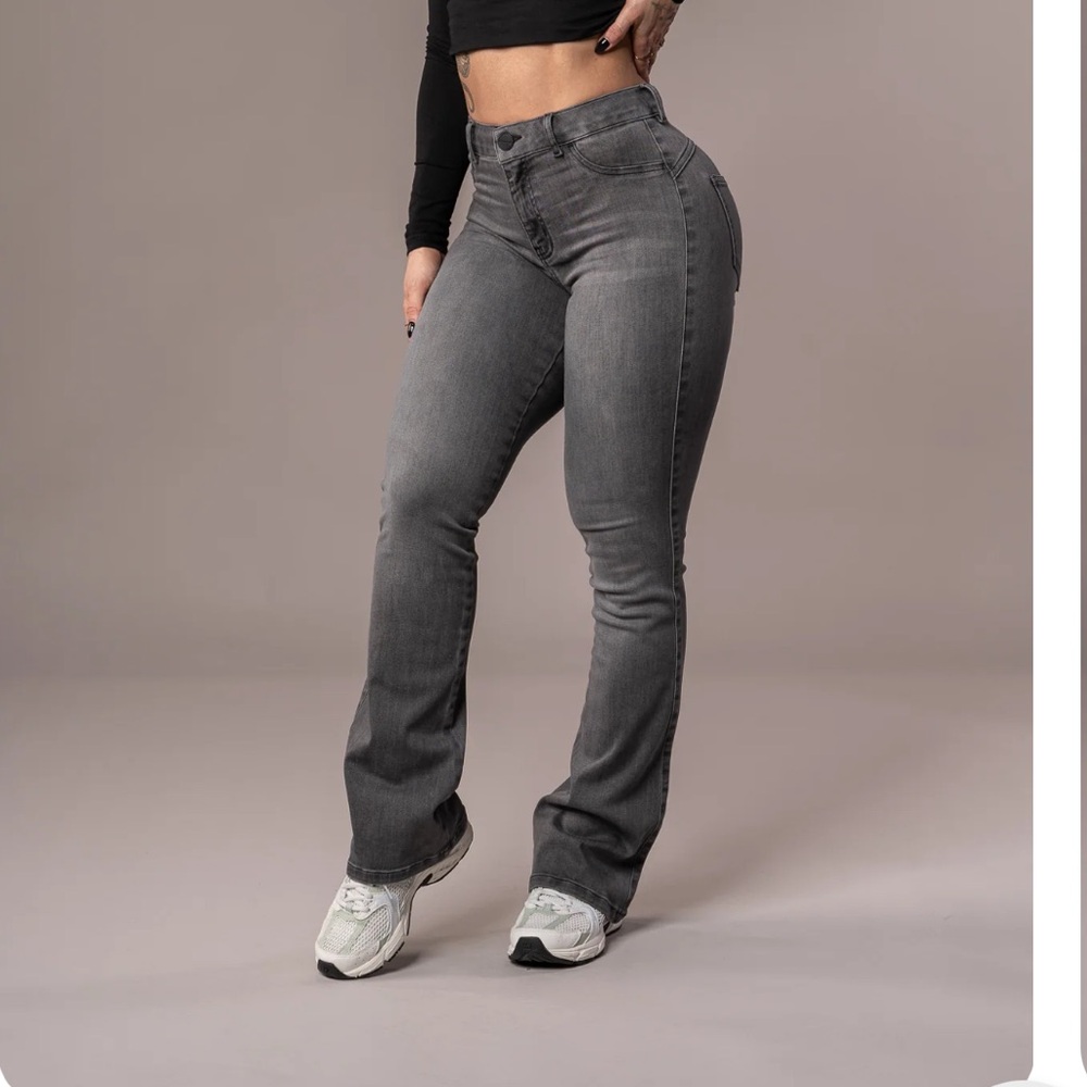 FLARED MID- GREY